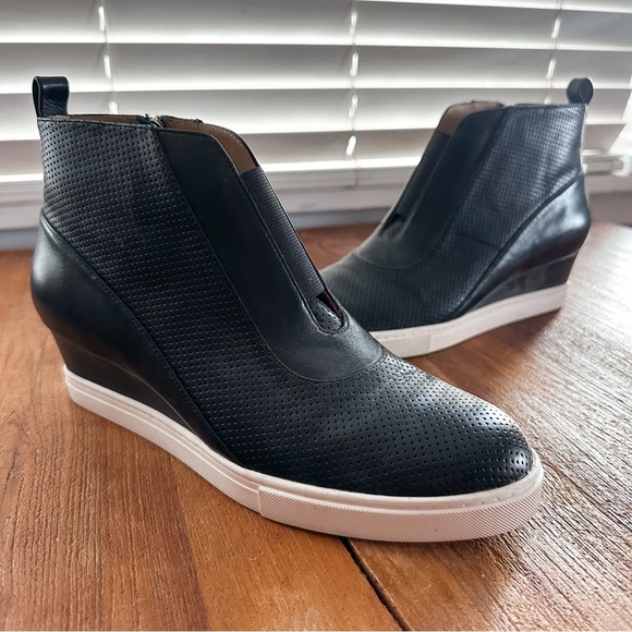 Linea Paolo Anna Felicia Wedge Sneaker Black White Perforated Leather - Picture 1 of 13